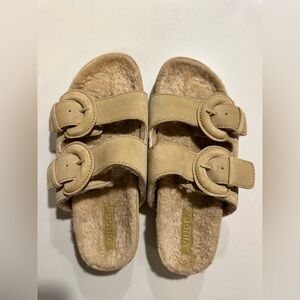 VINCE glyn shearling sandal. Size 7